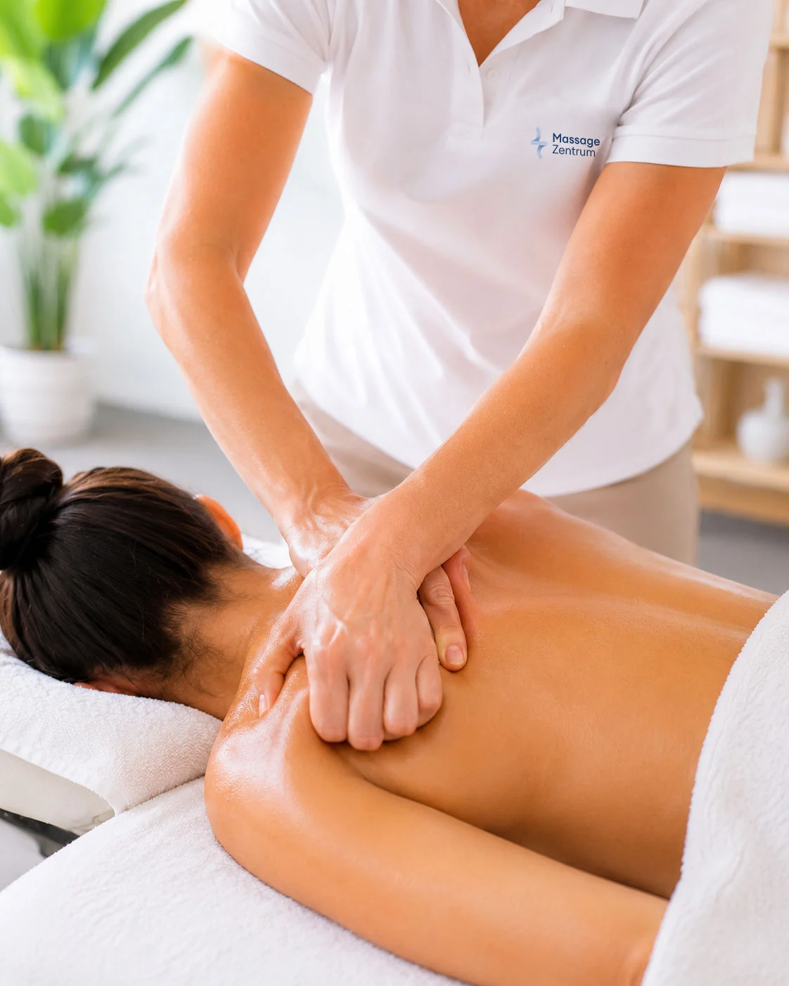 Sportmassage an den Beinen in unserer Praxis in Zürich-Oerlikon
